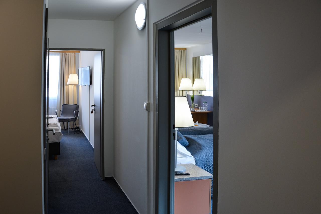 Hotel Harfa Prague Exterior photo
