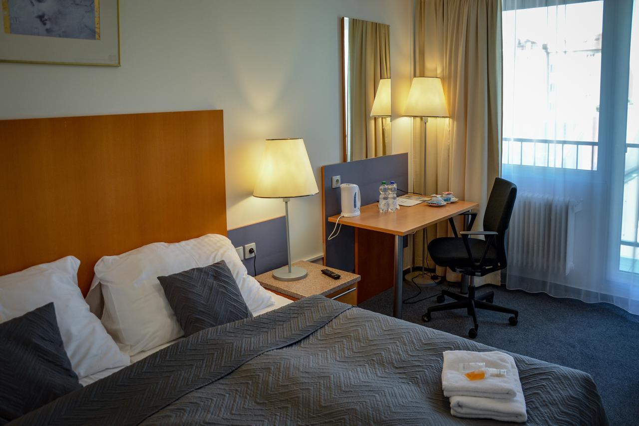 Hotel Harfa Prague Exterior photo
