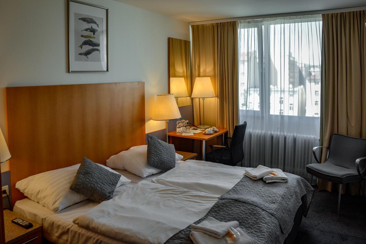 Hotel Harfa Prague Exterior photo