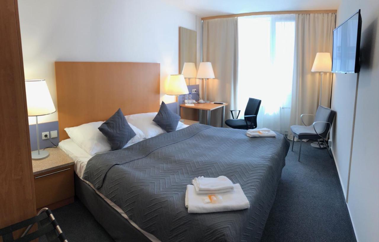 Hotel Harfa Prague Exterior photo